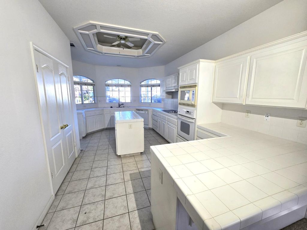 Image 9 of property listing at 10168 N Price Avenue, Fresno, CA 93730