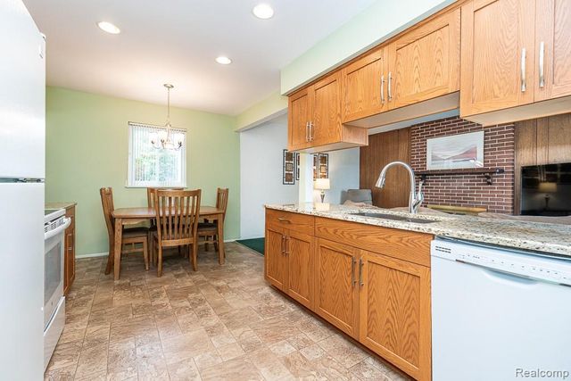 11678 Monsbrook Court, Sterling Heights, MI 48312