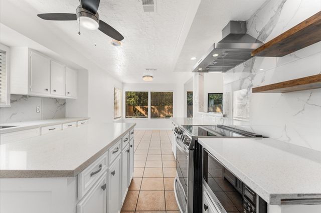 33 Crystal Lake Lane, The Woodlands, TX 77380