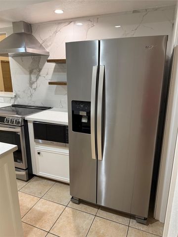 33 Crystal Lake Lane, The Woodlands, TX 77380