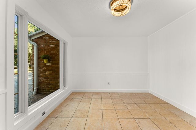 33 Crystal Lake Lane, The Woodlands, TX 77380