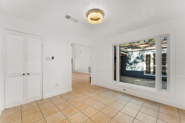 33 Crystal Lake Lane, The Woodlands, TX 77380