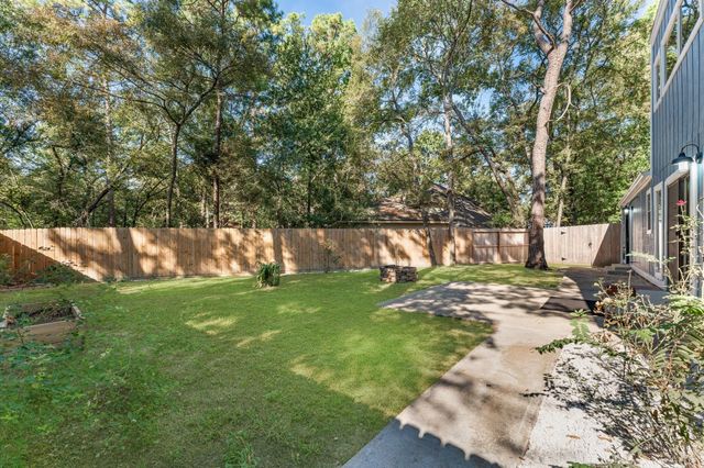 33 Crystal Lake Lane, The Woodlands, TX 77380