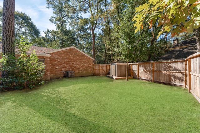 33 Crystal Lake Lane, The Woodlands, TX 77380