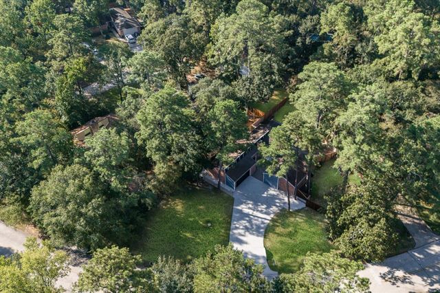 33 Crystal Lake Lane, The Woodlands, TX 77380