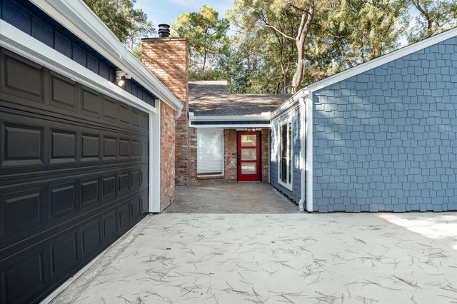 33 Crystal Lake Lane, The Woodlands, TX 77380