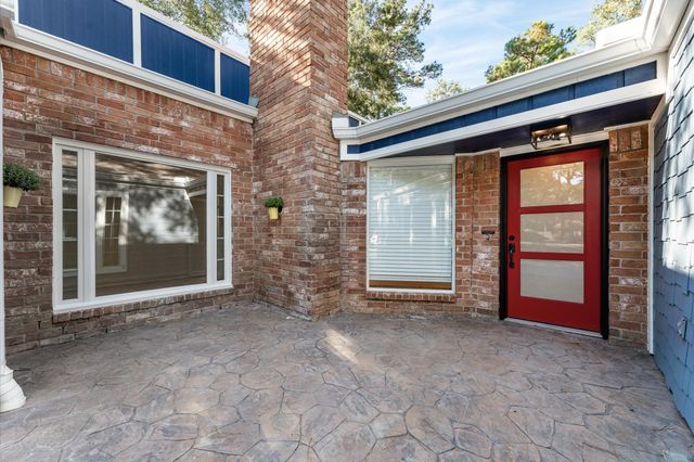 33 Crystal Lake Lane, The Woodlands, TX 77380