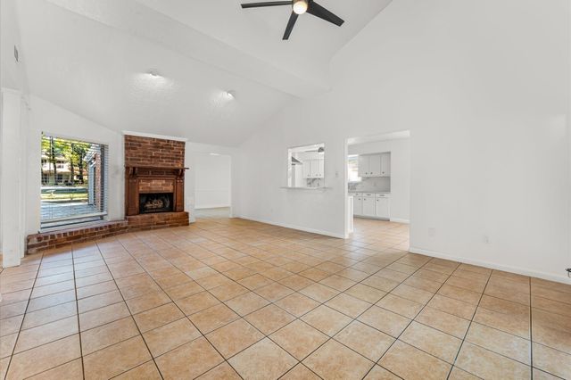 33 Crystal Lake Lane, The Woodlands, TX 77380