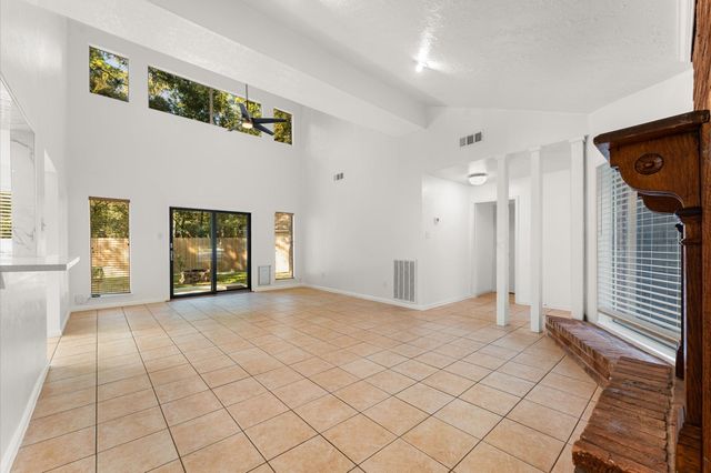 33 Crystal Lake Lane, The Woodlands, TX 77380