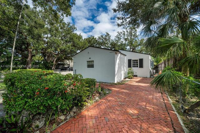 1790 Wa Kee Na Dr, Miami, FL 33133