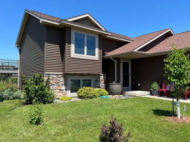 2237 Pioneer Trail, New Richmond, WI 54017