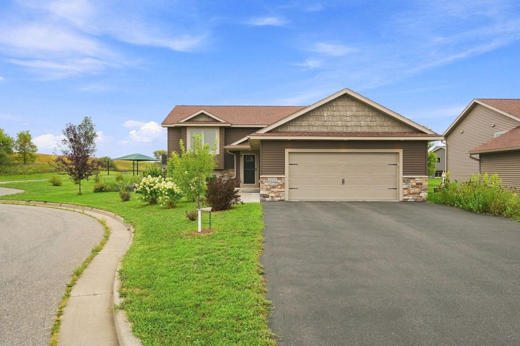2237 Pioneer Trail, New Richmond, WI 54017