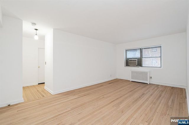 3051 Edwin 1B, Fort Lee, NJ 07024