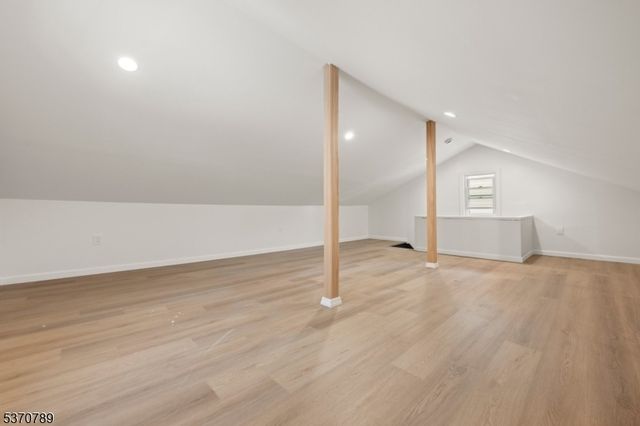 105 Burchard Ave, East Orange City, NJ 07017