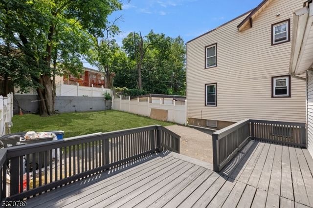 105 Burchard Ave, East Orange City, NJ 07017