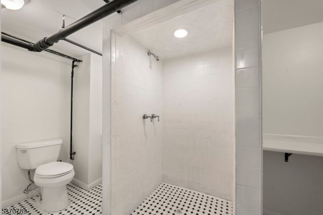 105 Burchard Ave, East Orange City, NJ 07017