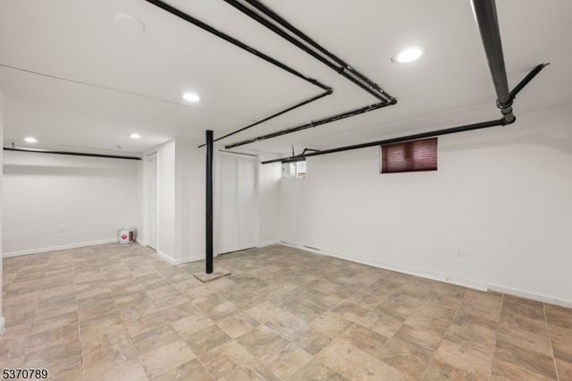 105 Burchard Ave, East Orange City, NJ 07017