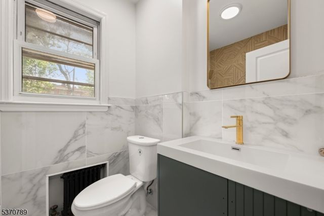 105 Burchard Ave, East Orange City, NJ 07017