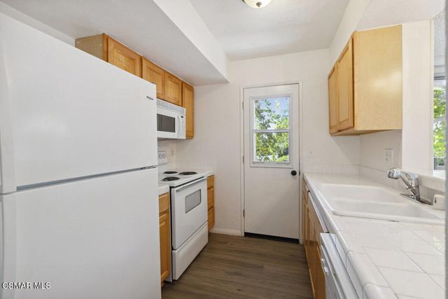 27401 Country Glen Road, Agoura Hills, CA 91301
