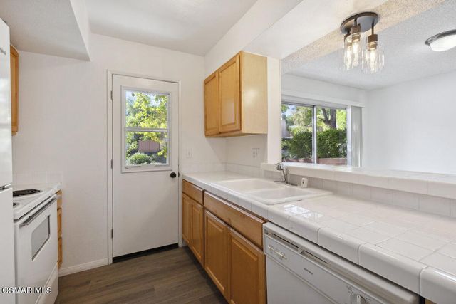 27401 Country Glen Road, Agoura Hills, CA 91301
