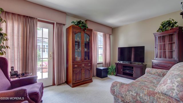 22 Portebello Road, Jackson, NJ 08527