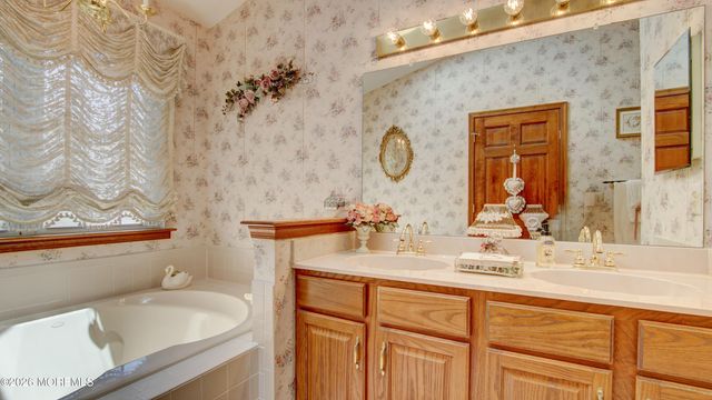 22 Portebello Road, Jackson, NJ 08527