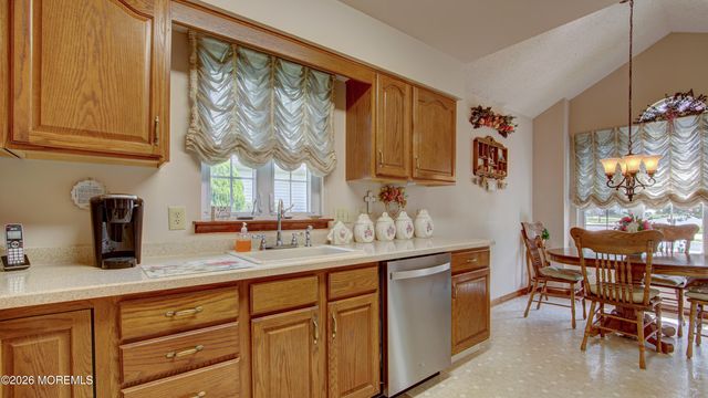 22 Portebello Road, Jackson, NJ 08527