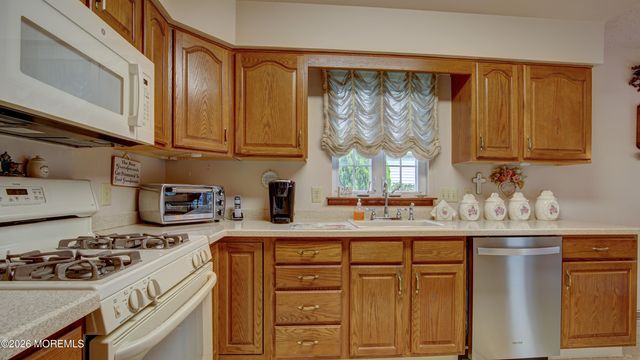 22 Portebello Road, Jackson, NJ 08527