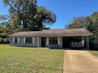 207 Valley Lane, Crockett, TX 75835