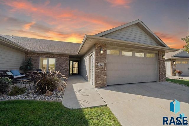 5425 S Salvation Pl Place, Sioux Falls, SD 57108