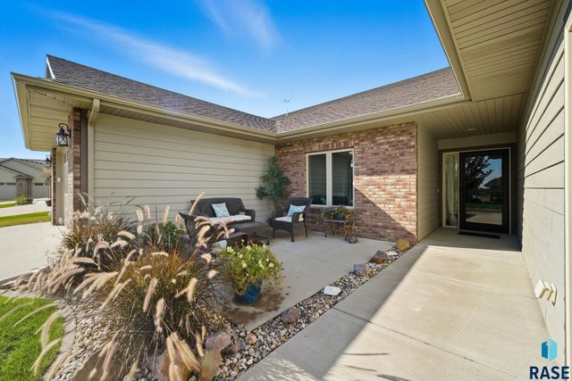 5425 S Salvation Pl Place, Sioux Falls, SD 57108