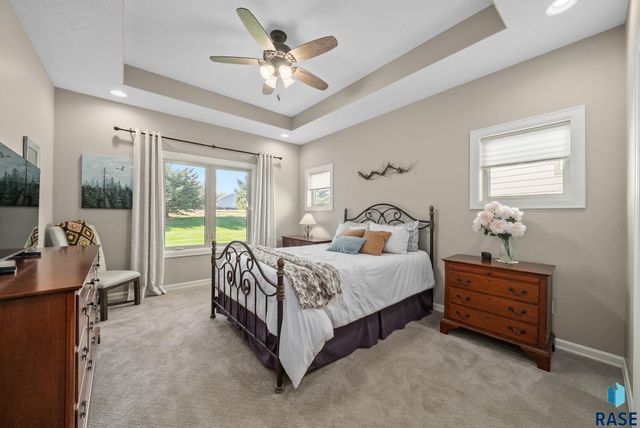 5425 S Salvation Pl Place, Sioux Falls, SD 57108