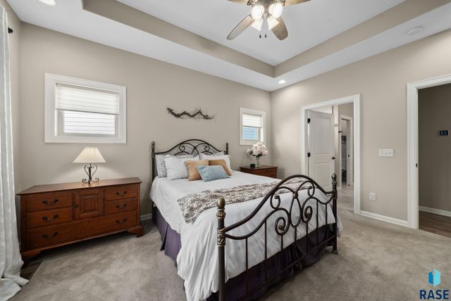 5425 S Salvation Pl Place, Sioux Falls, SD 57108