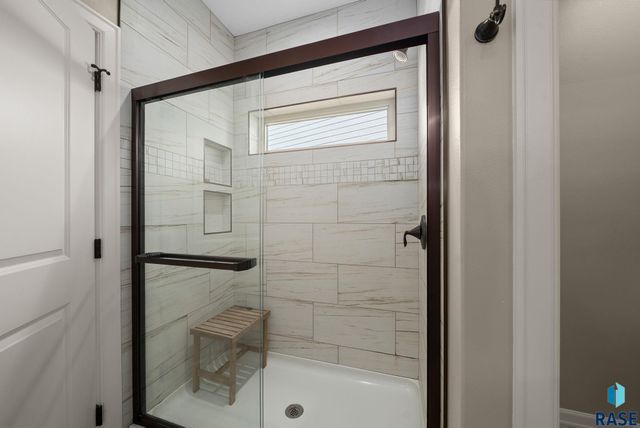 5425 S Salvation Pl Place, Sioux Falls, SD 57108