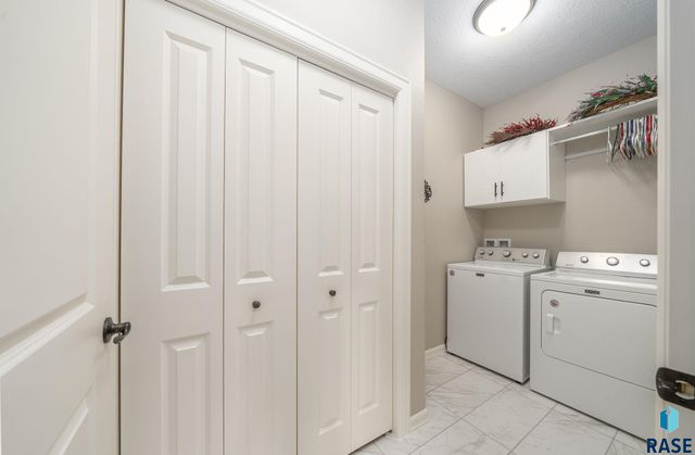 5425 S Salvation Pl Place, Sioux Falls, SD 57108