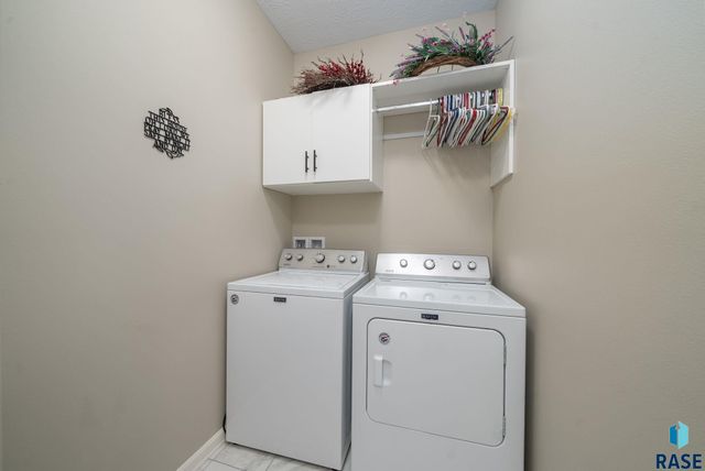 5425 S Salvation Pl Place, Sioux Falls, SD 57108