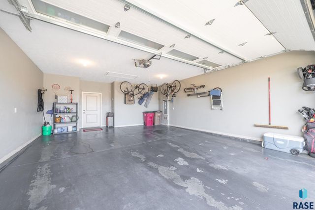 5425 S Salvation Pl Place, Sioux Falls, SD 57108