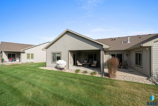 5425 S Salvation Pl Place, Sioux Falls, SD 57108