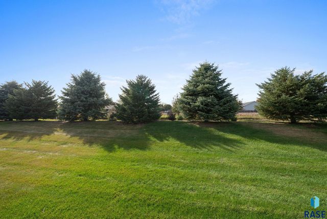 5425 S Salvation Pl Place, Sioux Falls, SD 57108