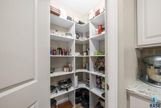 5425 S Salvation Pl Place, Sioux Falls, SD 57108