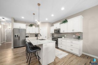 5425 S Salvation Pl Place, Sioux Falls, SD 57108