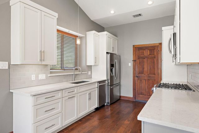 9408 Doliver DR, Austin, TX 78748