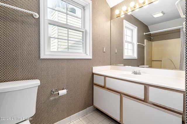 10409 Bay Pointe Cir, Louisville, KY 40241