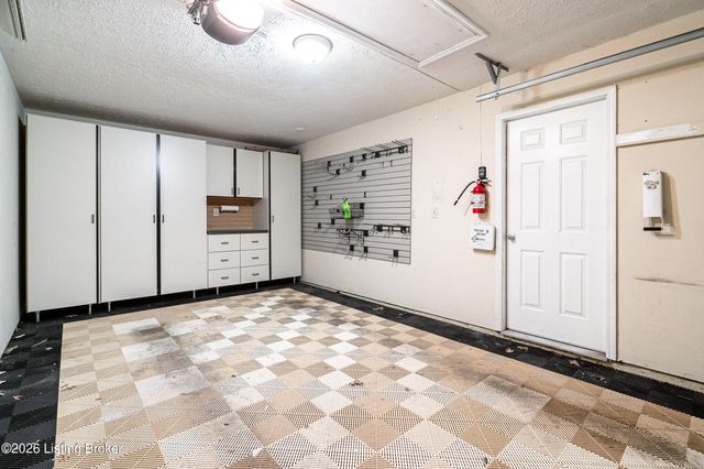 10409 Bay Pointe Cir, Louisville, KY 40241