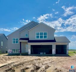 6305 W Valentine St, Sioux Falls, SD 57107