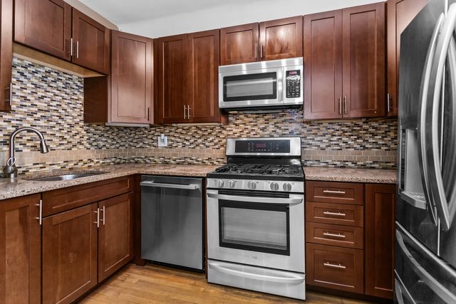 6024 N Rockwell Street, Chicago, IL 60659