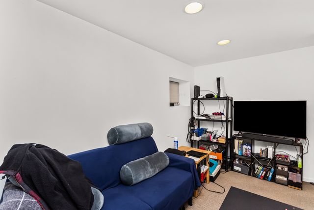 6024 N Rockwell Street, Chicago, IL 60659