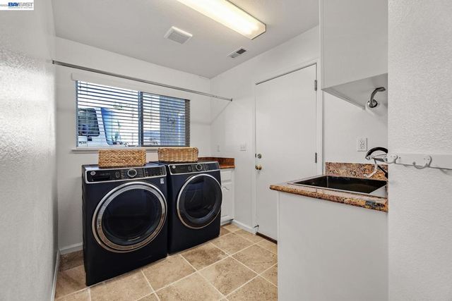 104 Wildflower Valley Ct, San Ramon, CA 94582