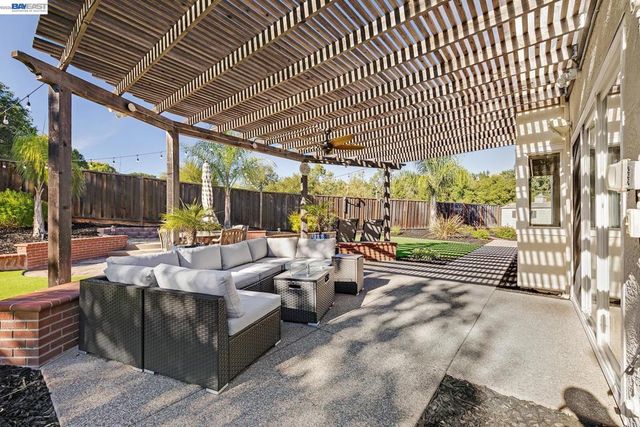 104 Wildflower Valley Ct, San Ramon, CA 94582