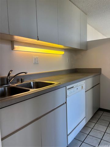 1060 Kamehameha Highway 1706A, Pearl City, HI 96782